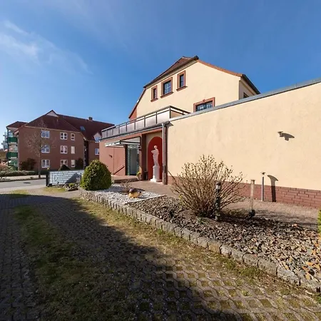 Haus Diana - Perlhuhn * Waren (Mueritz)