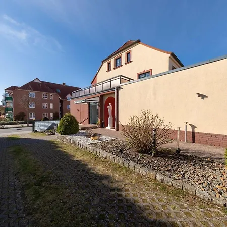 Haus Diana - Perlhuhn * Waren (Mueritz)